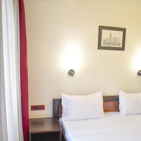 סקופיה Hotel Hamburg מראה חיצוני תמונה
