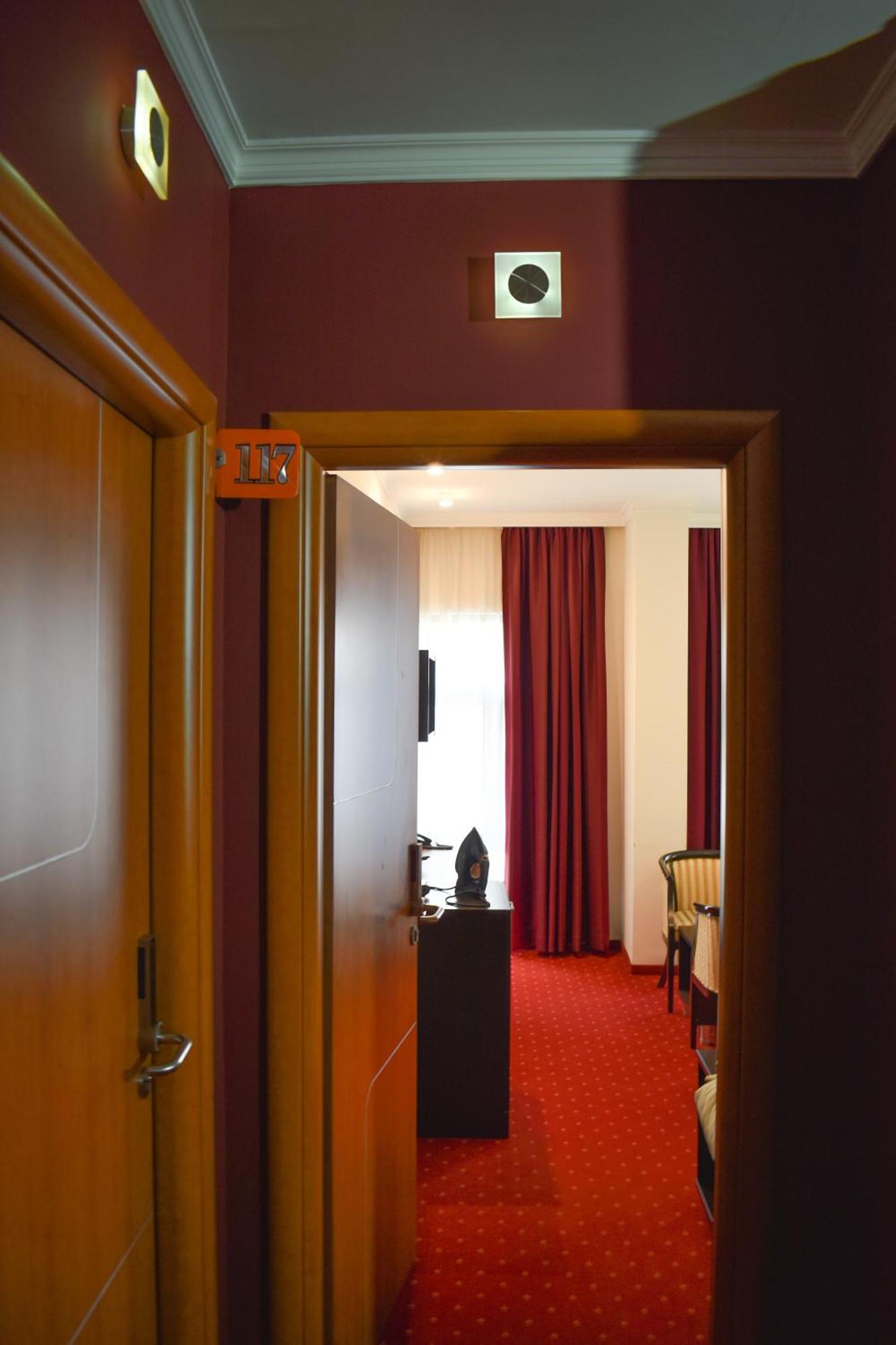 סקופיה Hotel Hamburg מראה חיצוני תמונה