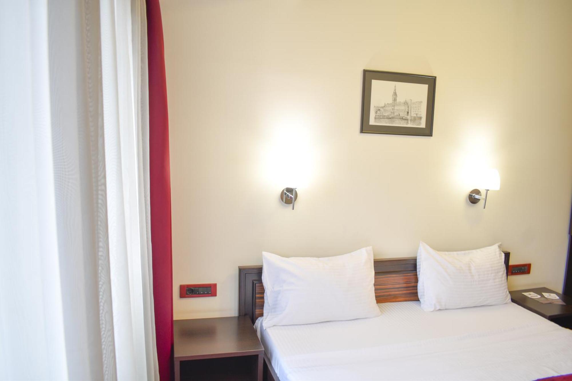 סקופיה Hotel Hamburg מראה חיצוני תמונה