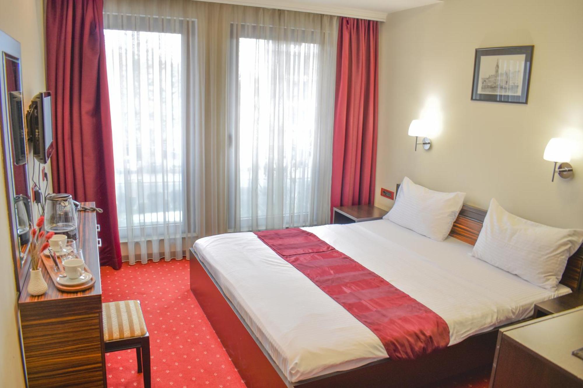 סקופיה Hotel Hamburg מראה חיצוני תמונה