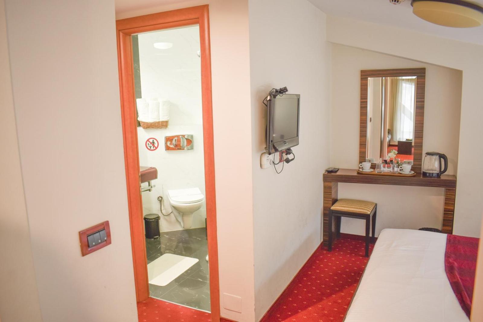 סקופיה Hotel Hamburg מראה חיצוני תמונה